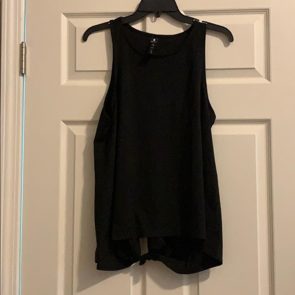 Yogilicious open back top